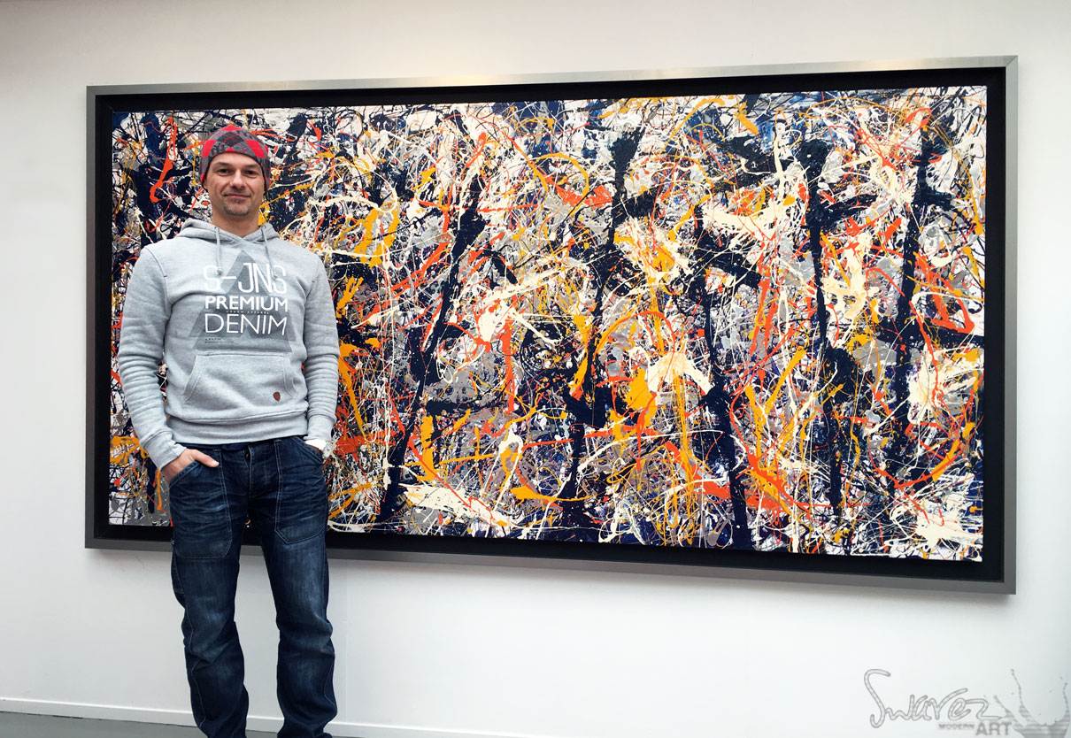 Swarez the aritist in front of Blue Polls painting